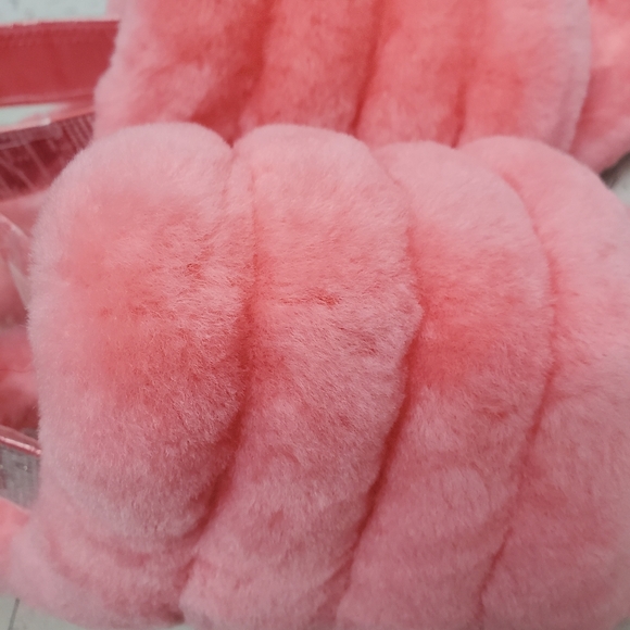 UGG Pink Fluff Yeah Bling Slides Barbie Bubblegum Fur 8 NWT - Picture 11 of 12